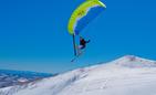 Niezwykłą atrakcją jest snowgliding - jazda na nartach z użyciem skrzydła lub kite\'u. Fot. Ewa Szydłowska 