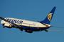 Boeing 737-800 linii Ryanair. Fot. Adrian Pingstone/Wikimedia Commons