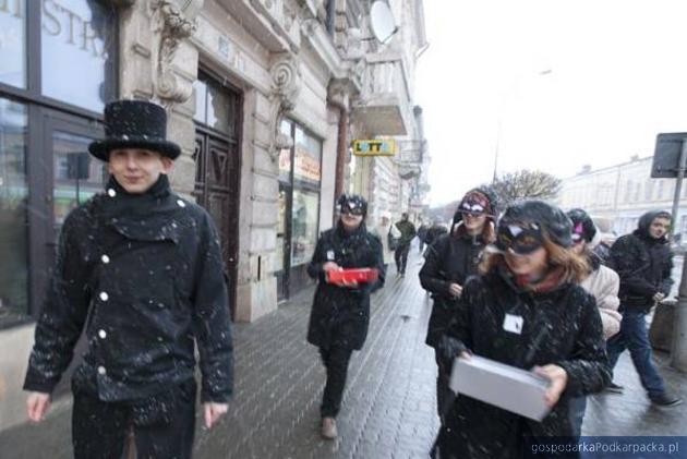 Akcja na ulicach Jarosławia, fot. www.kulturalniepozyteczni.pl