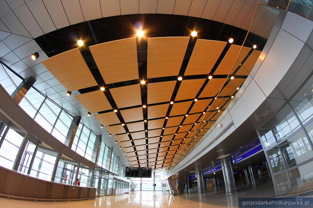 Terminal w jasionce, hall głowny, fot. Skanska S. A. 