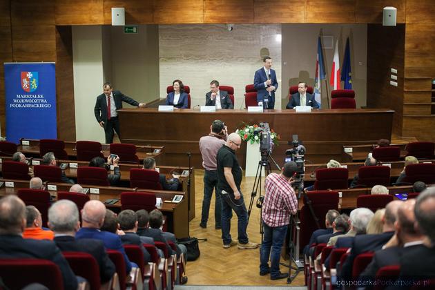 Mateusz Morawiecki w Rzeszowie, podczas spotkania w Urzędzie Marszałkowskim. Fot. Michał Mielniczuk