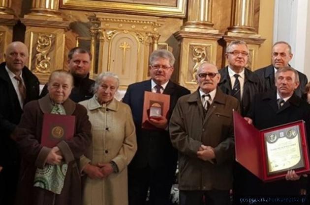 Tadeusz Machrowicz - w środku. Fot. solidarnosc.org.pl