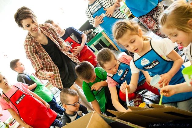 Zajęcia artystyczne poprowadziła znana dębicka malarka, Agnieszka Osak