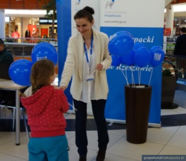 Punkt informacyjny Loterii Paragonowej w galerii Nowy Świat