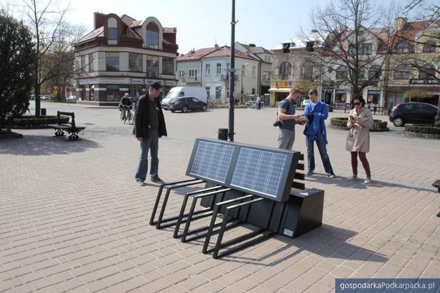 Tarnobrzeg ma już ławki solarne