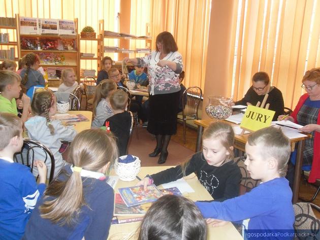 Konkurs czytelniczy Zabawy z Karolcią w bibliotece