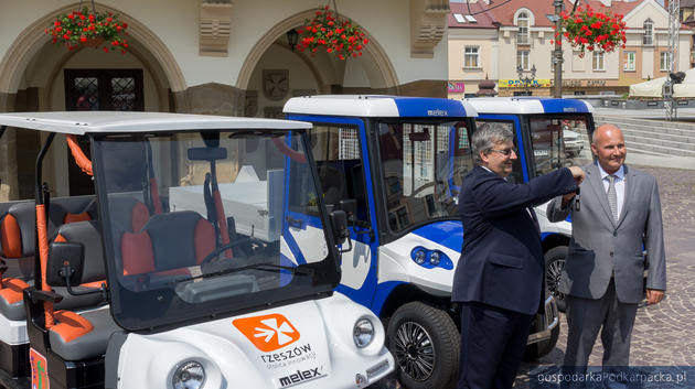 Melex przekazał samochody dla Rzeszowa