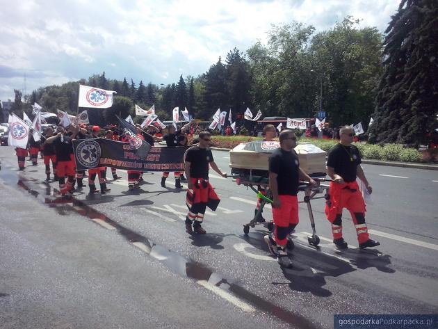 Protest ratowników medycznych w Rzeszowie