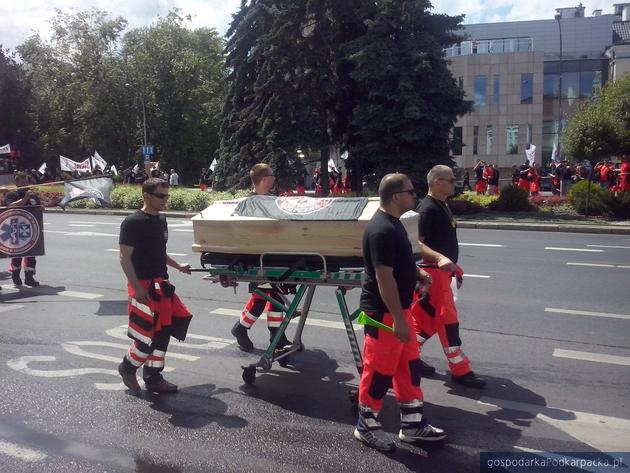 Protest ratowników medycznych w Rzeszowie