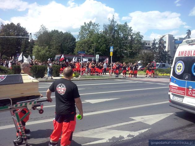 Protest ratowników medycznych w Rzeszowie