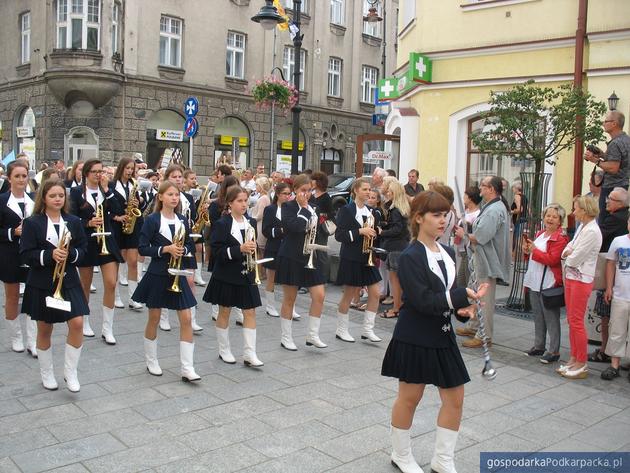 Korowód polonijnych zespołów folklorystycznych w Rzeszowie