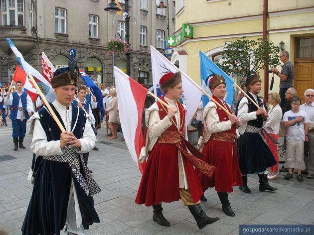 Korowód polonijnych zespołów folklorystycznych w Rzeszowie