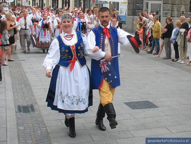 Korowód polonijnych zespołów folklorystycznych w Rzeszowie