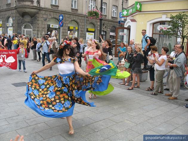 Korowód polonijnych zespołów folklorystycznych w Rzeszowie