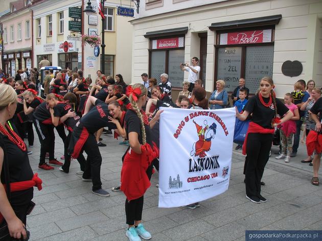 Korowód polonijnych zespołów folklorystycznych w Rzeszowie