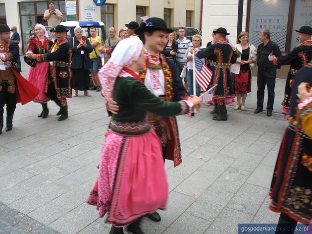 Korowód polonijnych zespołów folklorystycznych w Rzeszowie