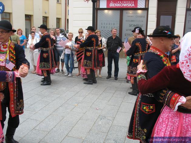 Korowód polonijnych zespołów folklorystycznych w Rzeszowie