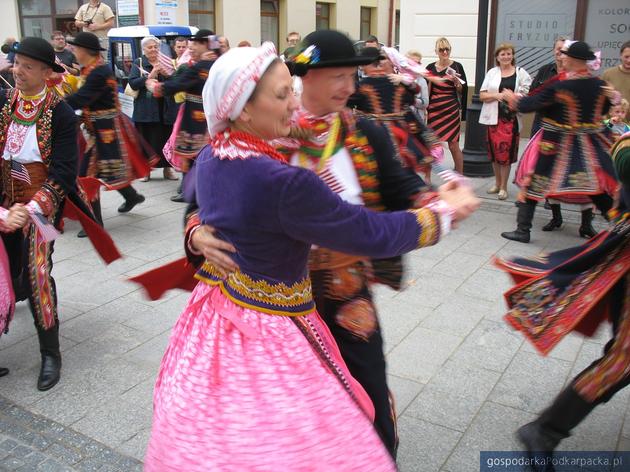 Korowód polonijnych zespołów folklorystycznych w Rzeszowie