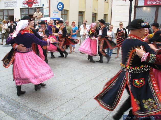 Korowód polonijnych zespołów folklorystycznych w Rzeszowie