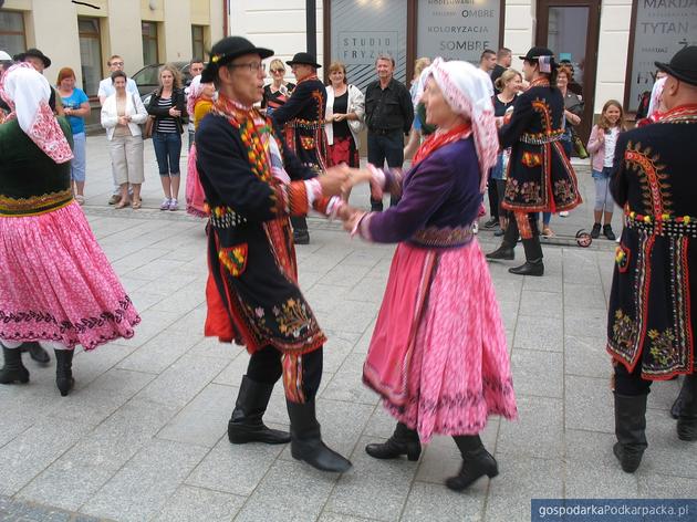 Korowód polonijnych zespołów folklorystycznych w Rzeszowie