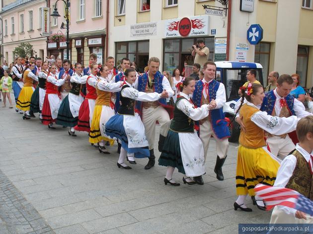 Korowód polonijnych zespołów folklorystycznych w Rzeszowie