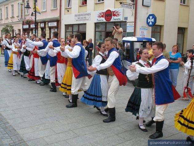 Korowód polonijnych zespołów folklorystycznych w Rzeszowie