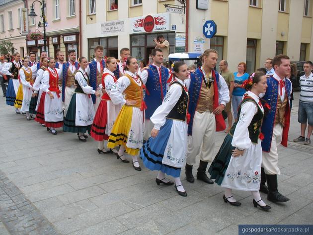 Korowód polonijnych zespołów folklorystycznych w Rzeszowie