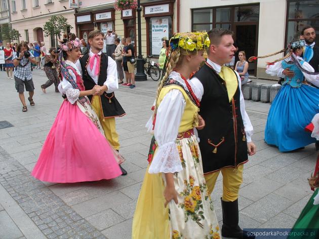 Korowód polonijnych zespołów folklorystycznych w Rzeszowie