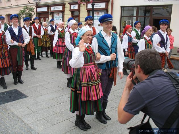 Korowód polonijnych zespołów folklorystycznych w Rzeszowie