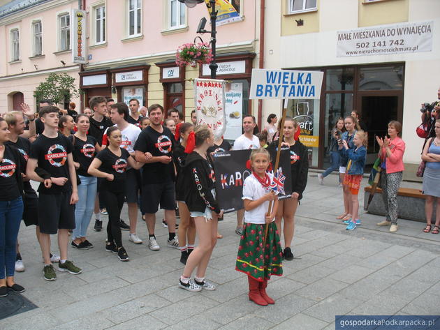 Korowód polonijnych zespołów folklorystycznych w Rzeszowie