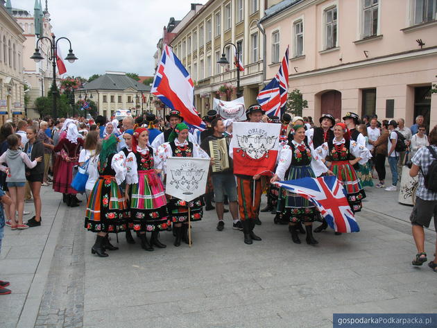 Korowód polonijnych zespołów folklorystycznych w Rzeszowie