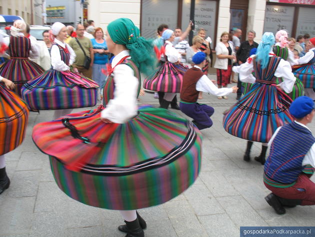 Korowód polonijnych zespołów folklorystycznych w Rzeszowie