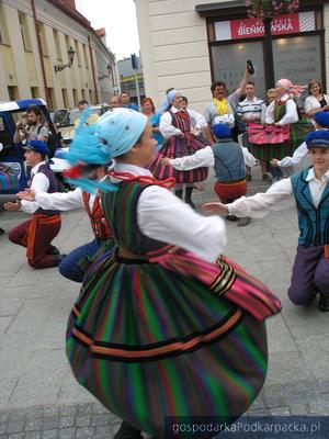 Korowód polonijnych zespołów folklorystycznych w Rzeszowie