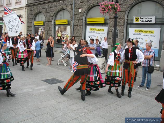 Korowód polonijnych zespołów folklorystycznych w Rzeszowie