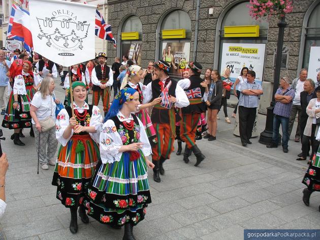 Korowód polonijnych zespołów folklorystycznych w Rzeszowie