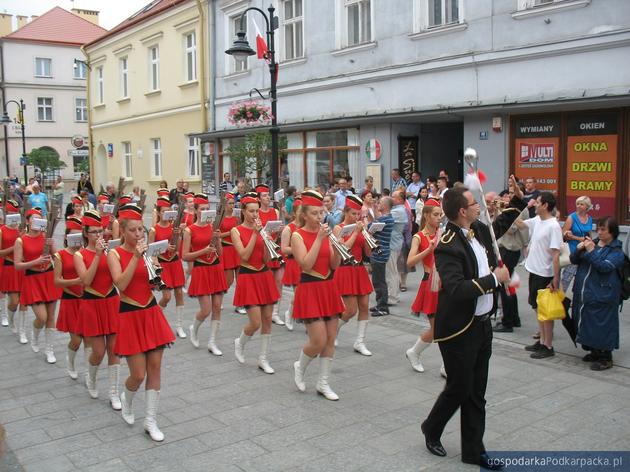 Korowód polonijnych zespołów folklorystycznych w Rzeszowie