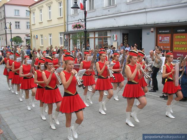 Korowód polonijnych zespołów folklorystycznych w Rzeszowie