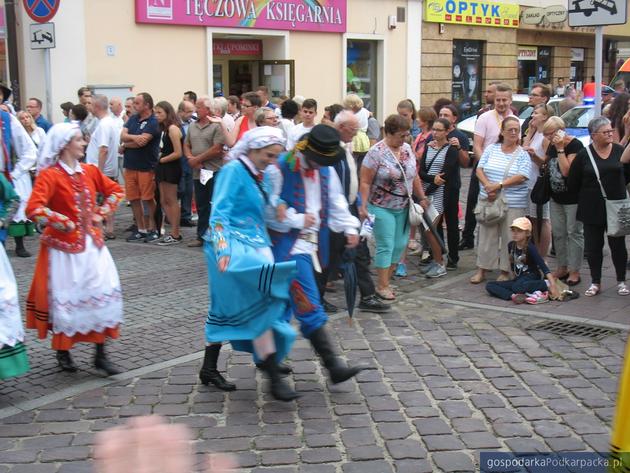 Korowód polonijnych zespołów folklorystycznych w Rzeszowie