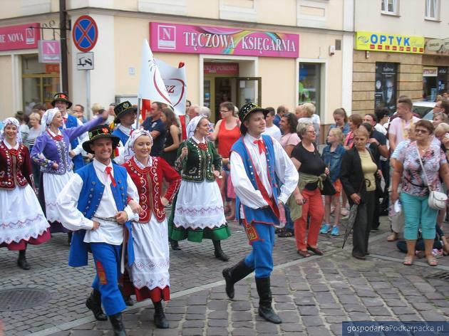 Korowód polonijnych zespołów folklorystycznych w Rzeszowie