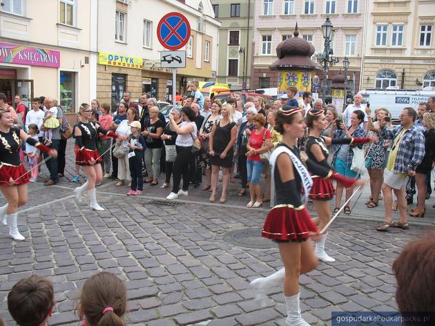 Korowód polonijnych zespołów folklorystycznych w Rzeszowie