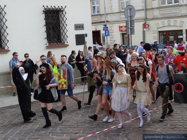 Kulturalia 2018 - juwenalia Uniwersytetu Rzeszowskiego. Zdjęcia z korowodu