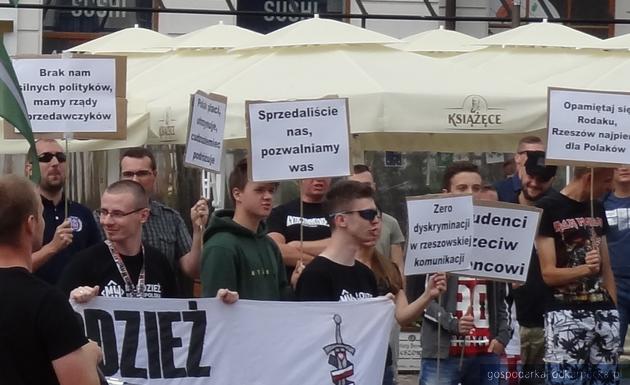 Młodzież Wszechpolska manifestowała przeciw darmowym przejazdom dla cudzoziemskich studentów