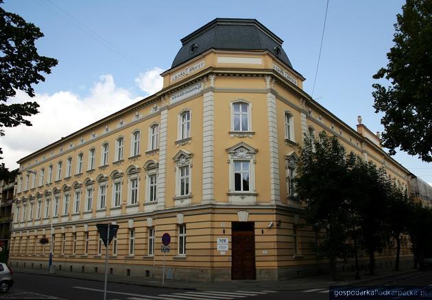 NFZ w Rzeszowie przebuduje poddasze swojego zabytkowego budynku