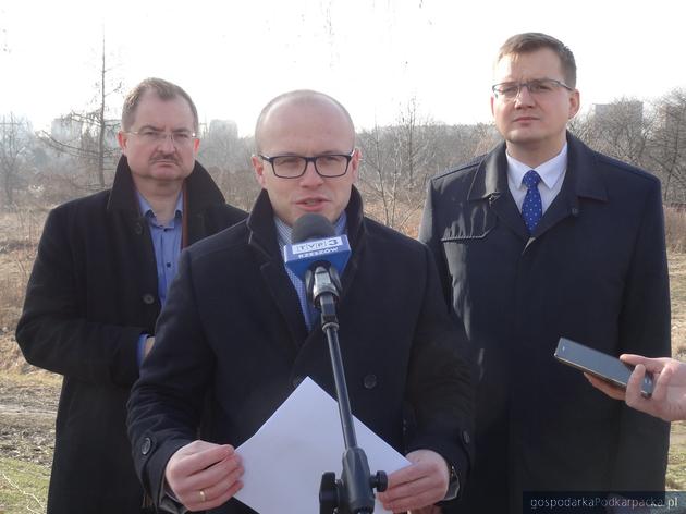 Od lewej: Waldemar Szumny, Marcin Fijołek i Mateusz Szpyrka