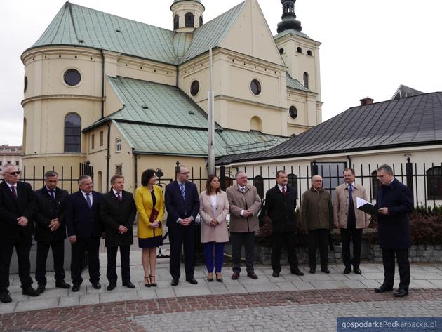 Wystawa „Dzieje złotego” w Ogrodach Bernardyńskich