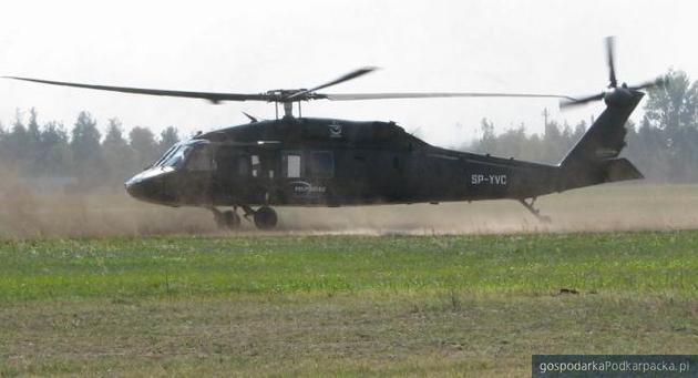 Black Hawk podczas pokazu na lotnisku w Mielcu, 30 sierpnia, fot. Adam Cyło