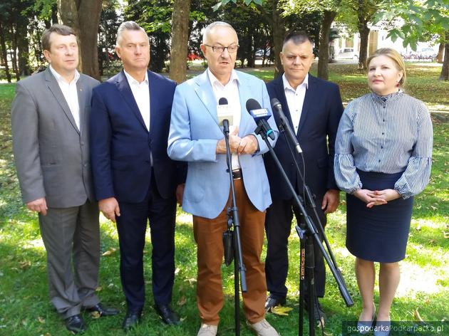 Od lewej Zbigniew Micał, Jan Tarapta, Mieczysław Kasprzak, Wiesław Lada i Małgorzata Dachnowicz. Fot. Adam Cyło