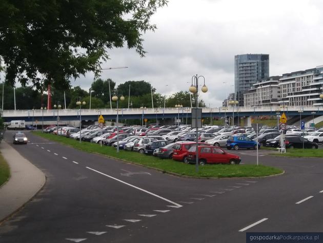 Obecny parking przu hali Podpromie