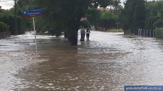 Podtopienia na Zwięczycy. Fot. Tomasz Świeca, Facebook Osiedle Zwięczyca