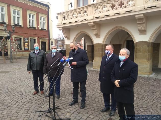 „0 Plus”. Samorządowcy z PSL podsumowali ostatnie rozdanie środków z Funduszu Inwestycji Lokalnych